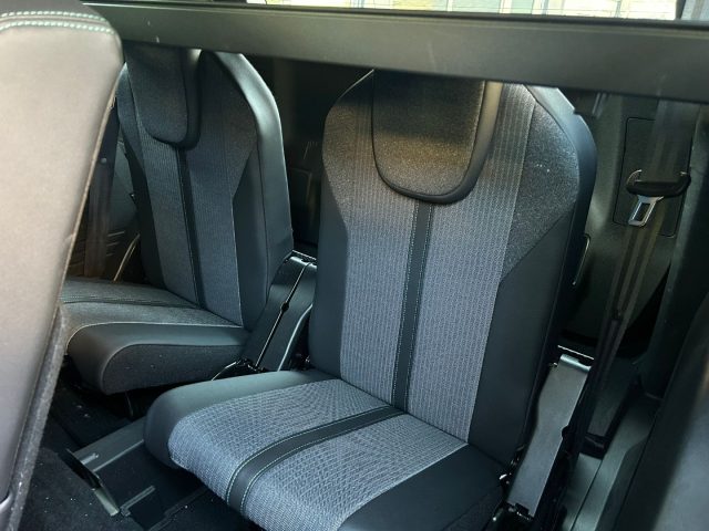PEUGEOT 5008 usata, con Autoradio digitale