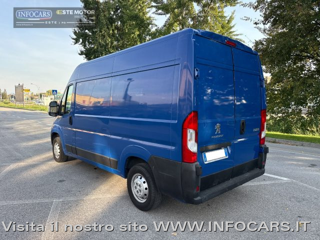 PEUGEOT Boxer usata, con Airbag