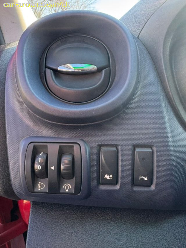 OPEL Vivaro usata, con USB