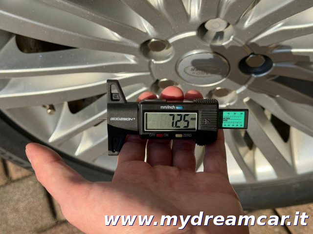 LAND ROVER Discovery usata 32