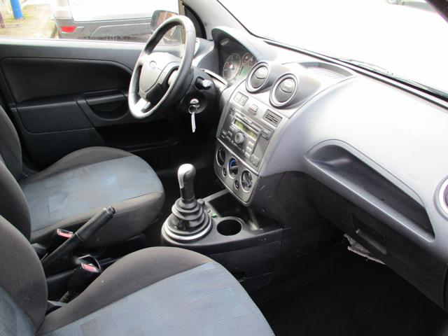 FORD Fiesta usata, con Autoradio