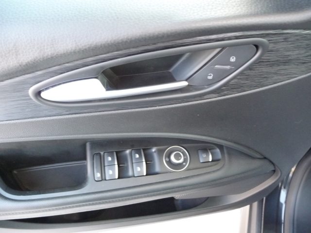 ALFA ROMEO Stelvio usata, con Chiusura centralizzata