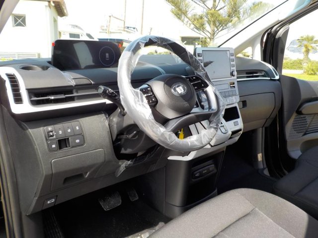 HYUNDAI Staria usata, con Leve al volante