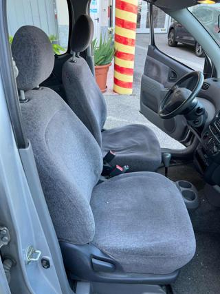 TOYOTA Yaris usata 10