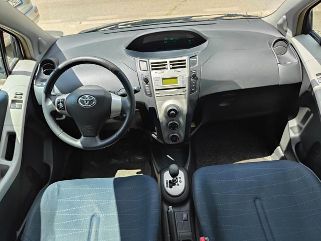 TOYOTA Yaris usata, con Volante multifunzione