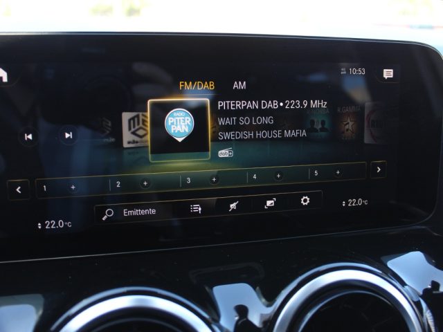 MERCEDES-BENZ GLA 200 usata, con Autoradio digitale