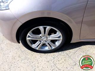 PEUGEOT 208 usata, con Isofix
