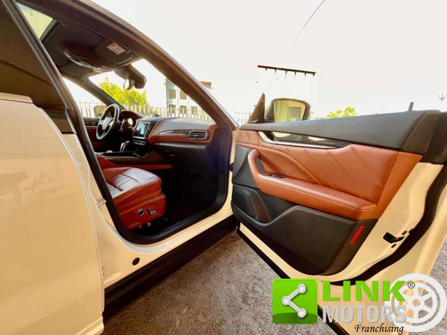 MASERATI Levante usata, con Tettuccio apribile