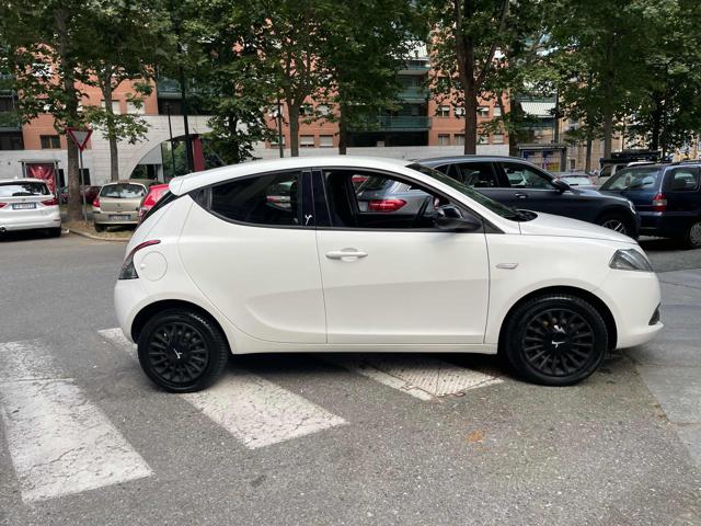 LANCIA Ypsilon usata, con Autoradio