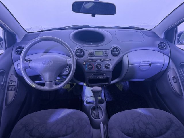 TOYOTA Yaris usata 11