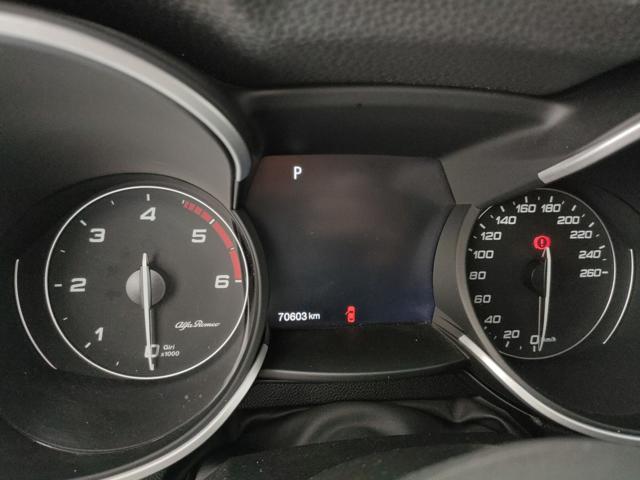ALFA ROMEO Stelvio usata, con Sedile posteriore sdoppiato
