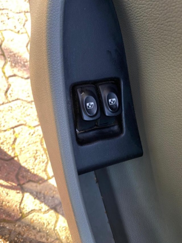 RENAULT Kangoo usata 7