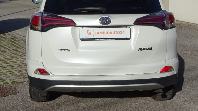 TOYOTA RAV 4 usata, con Isofix