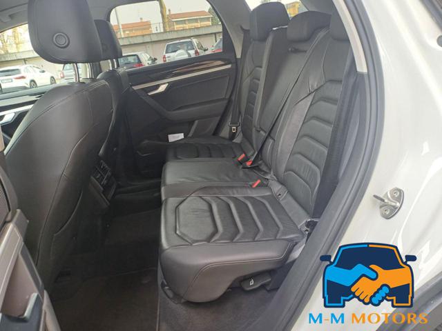 VOLKSWAGEN Touareg usata, con ESP