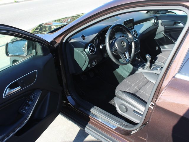 MERCEDES-BENZ GLA 180 usata, con Cerchi in lega