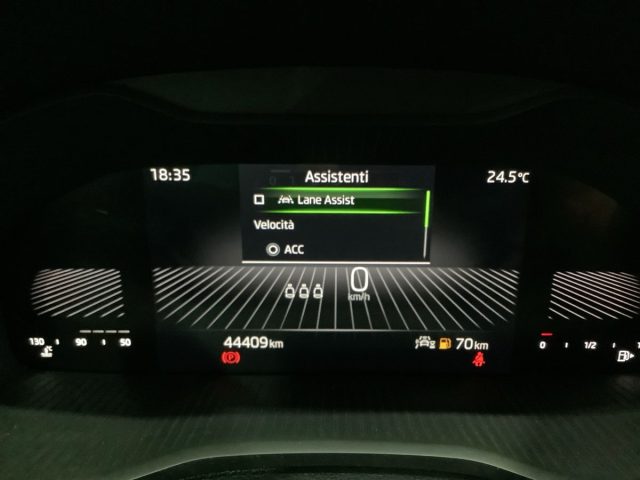 SKODA Karoq usata, con Bracciolo