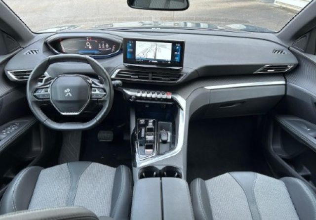 PEUGEOT 5008 usata, con Boardcomputer