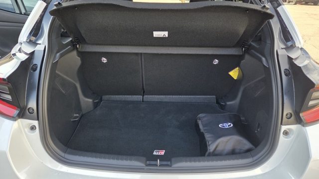 TOYOTA Yaris usata, con Cruise Control