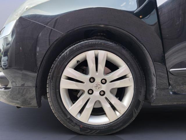 PEUGEOT 5008 usata, con Sedile posteriore sdoppiato