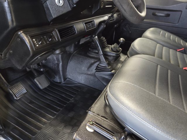 LAND ROVER Defender usata 11