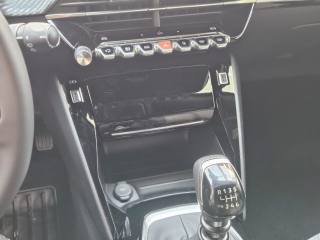 PEUGEOT 2008 usata, con Park Distance Control