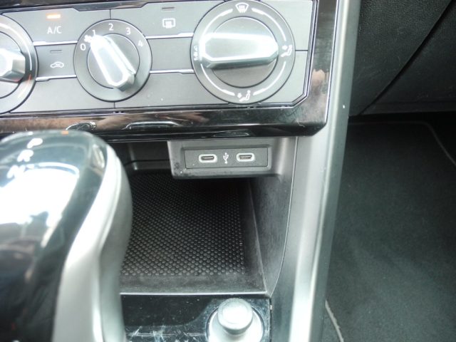 VOLKSWAGEN T-Cross usata, con Isofix