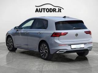 VOLKSWAGEN Golf usata, con USB