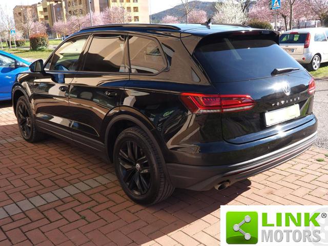 VOLKSWAGEN Touareg usata, con Autoradio