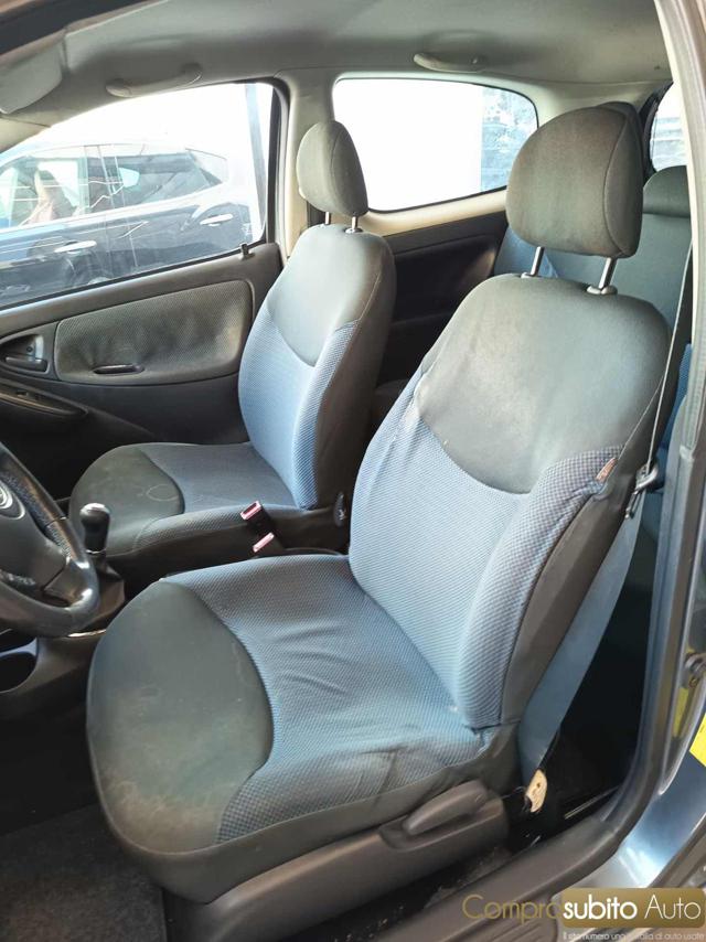 TOYOTA Yaris usata 30