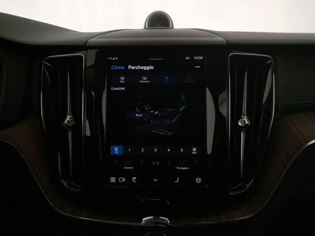 VOLVO XC60 usata, con Volante in pelle