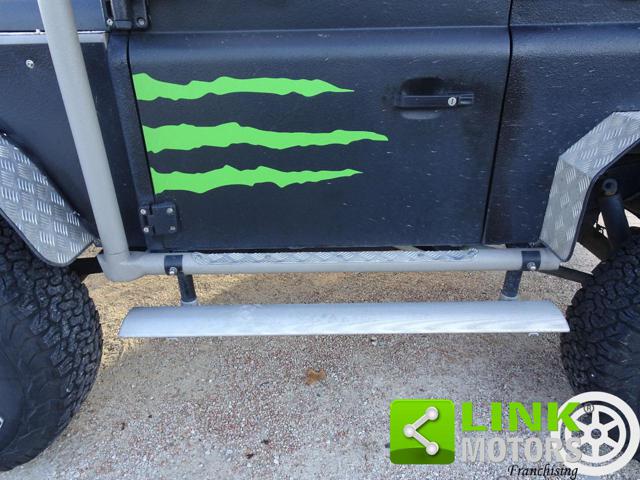 LAND ROVER Defender usata 26