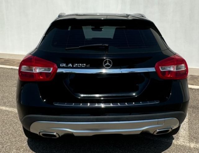 MERCEDES-BENZ GLA 200 usata, con Airbag