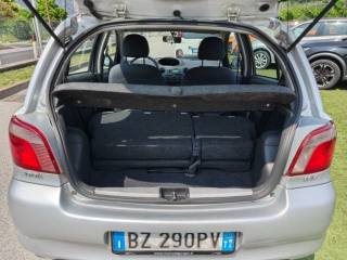 TOYOTA Yaris usata 11