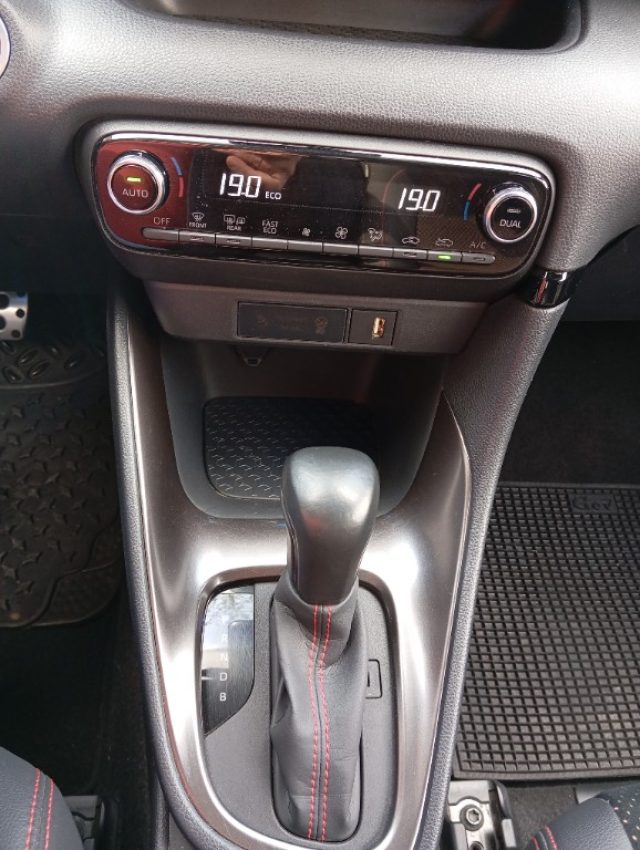 TOYOTA Yaris usata, con Autoradio digitale