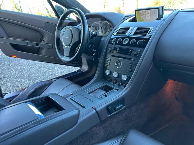 ASTON MARTIN V8 usata 33