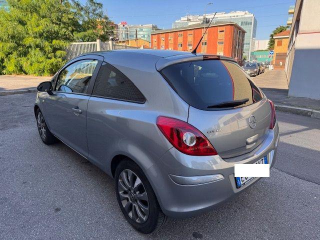 OPEL Corsa usata, con Airbag