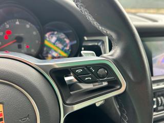 PORSCHE Macan usata, con Park Distance Control