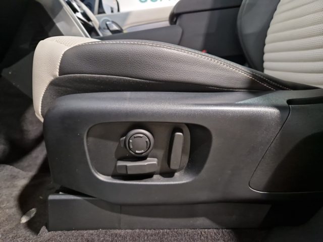 LAND ROVER Discovery usata, con Leve al volante