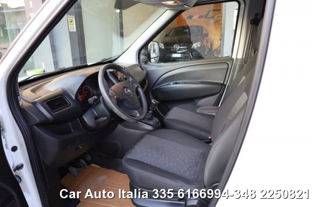 OPEL Combo usata, con Park Distance Control