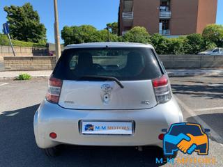 TOYOTA iQ usata, con Autoradio