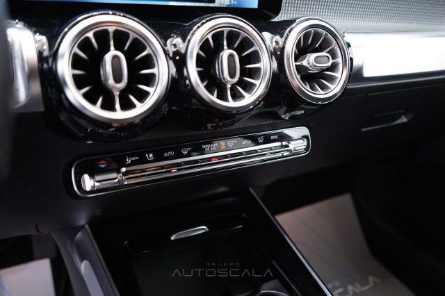 MERCEDES-BENZ GLB 200 usata, con Fari LED