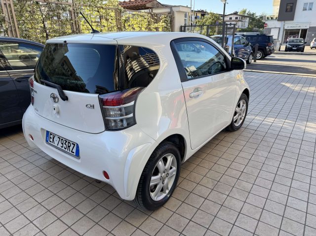 TOYOTA iQ usata, con Autoradio