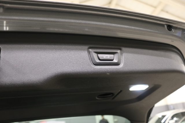 BMW 320 usata, con Fari LED