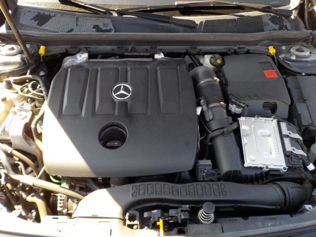 MERCEDES-BENZ A 180 usata, con Pneumatici estivi