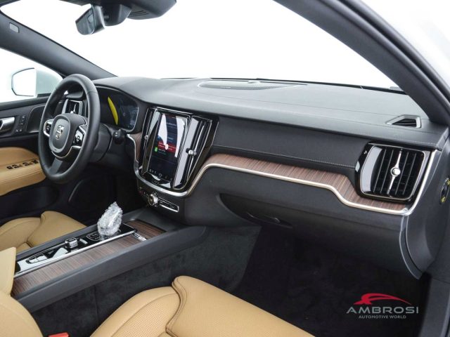 VOLVO V60 Cross Country usata 11