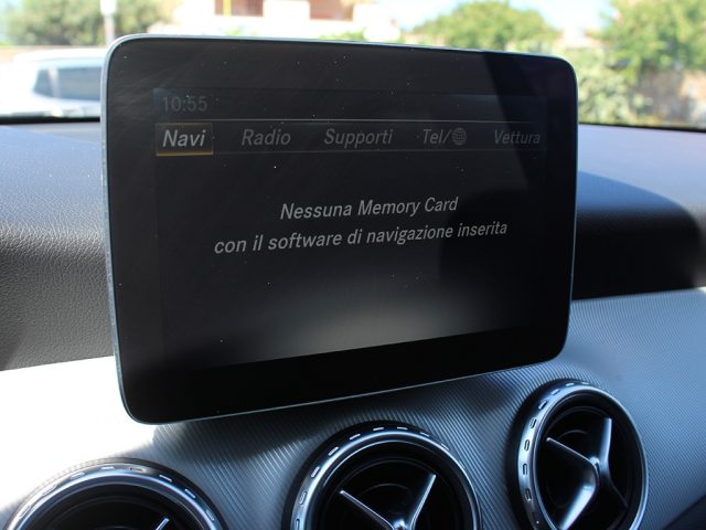MERCEDES-BENZ GLA 200 usata, con Luci diurne