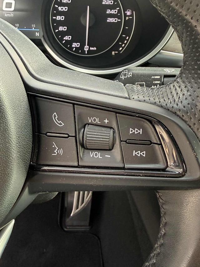 ALFA ROMEO Stelvio usata, con Specchietti laterali elettrici