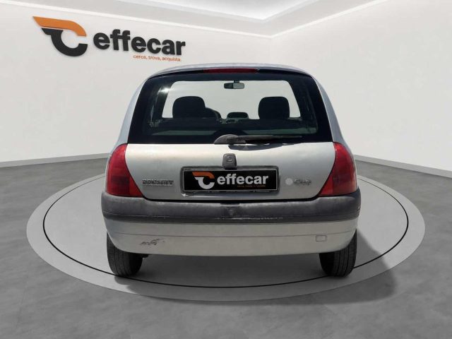 RENAULT Clio usata, con Autoradio