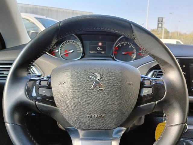 PEUGEOT 308 usata, con Sensori di parcheggio posteriori