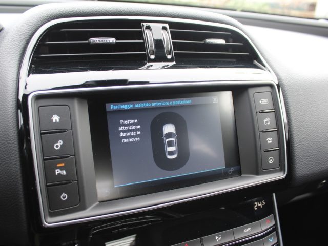 JAGUAR XE usata, con Sedile posteriore sdoppiato